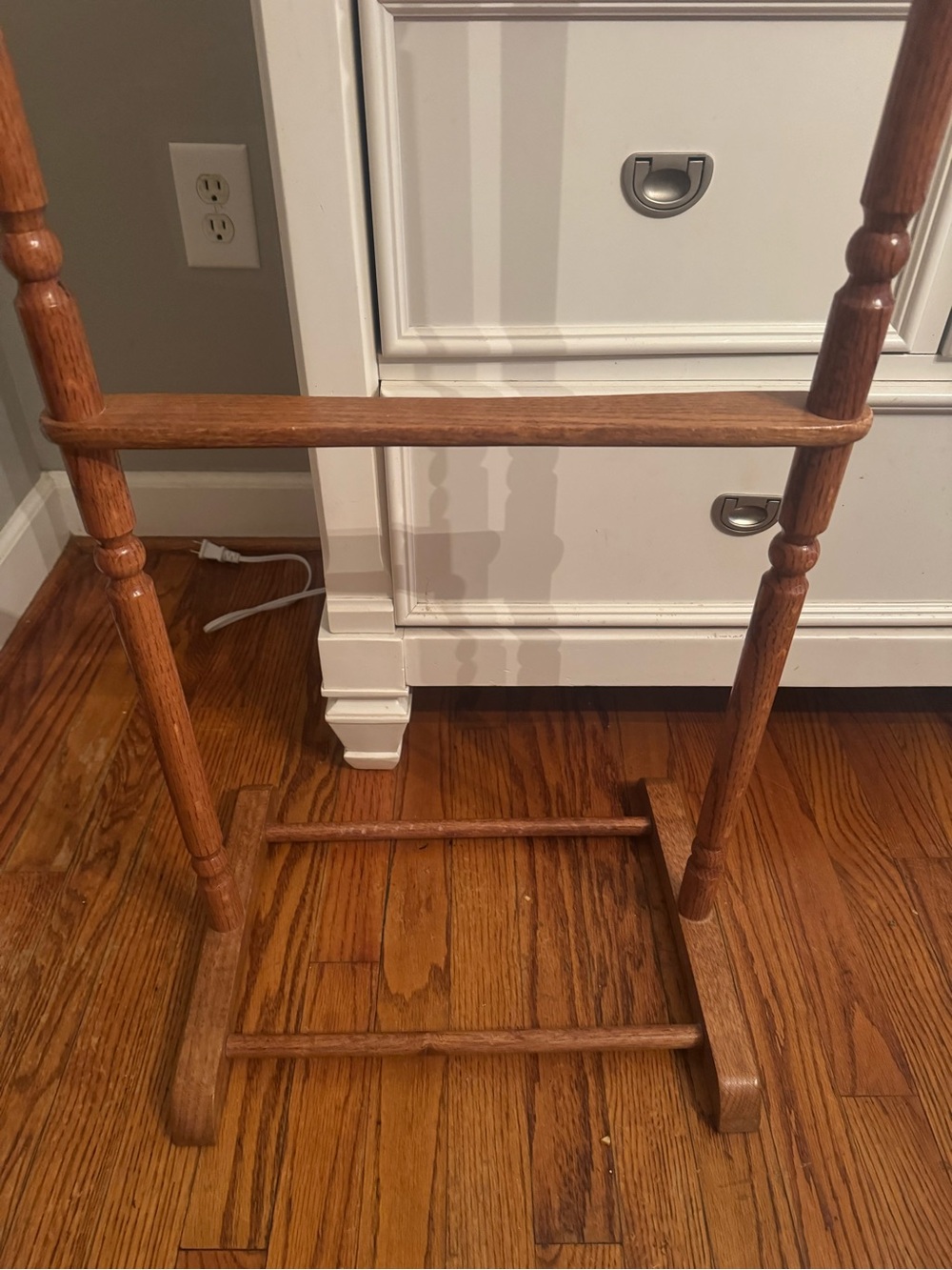 VTG Ethan Allen Wooden Valet Stand in Warm Brown - Picture 6 of 8